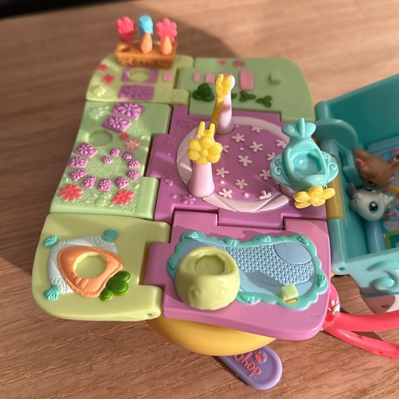 Mint littlest pet shop tiniest tiniest, pop-up bunny playset  - Picture 6 of 10